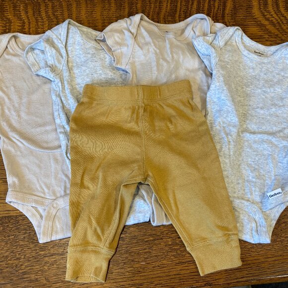 5 Piece Gerber Baby Basics  Neutral Colors  4 Bodysuits 1Pair Knit Pants  Cotton - Picture 1 of 10